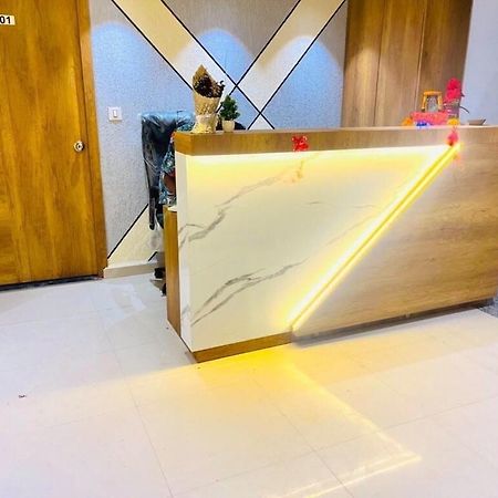 Oyo Florence Hotel Сурат Экстерьер фото