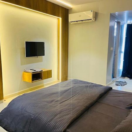 Oyo Florence Hotel Сурат Экстерьер фото