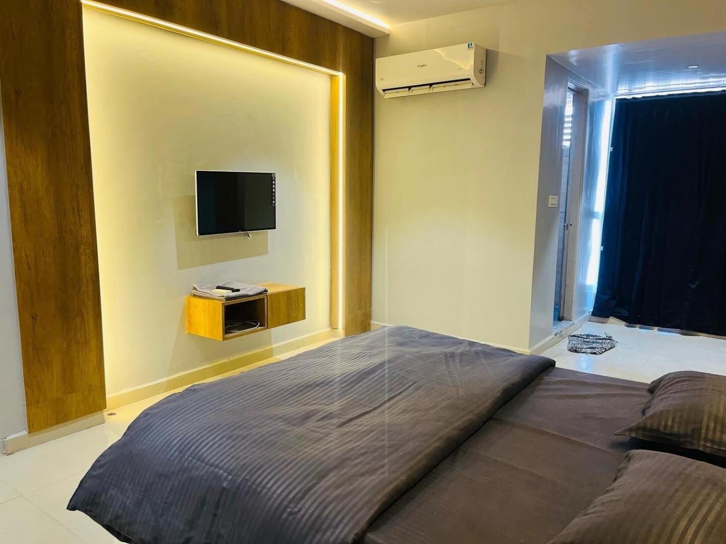 Oyo Florence Hotel Сурат Экстерьер фото